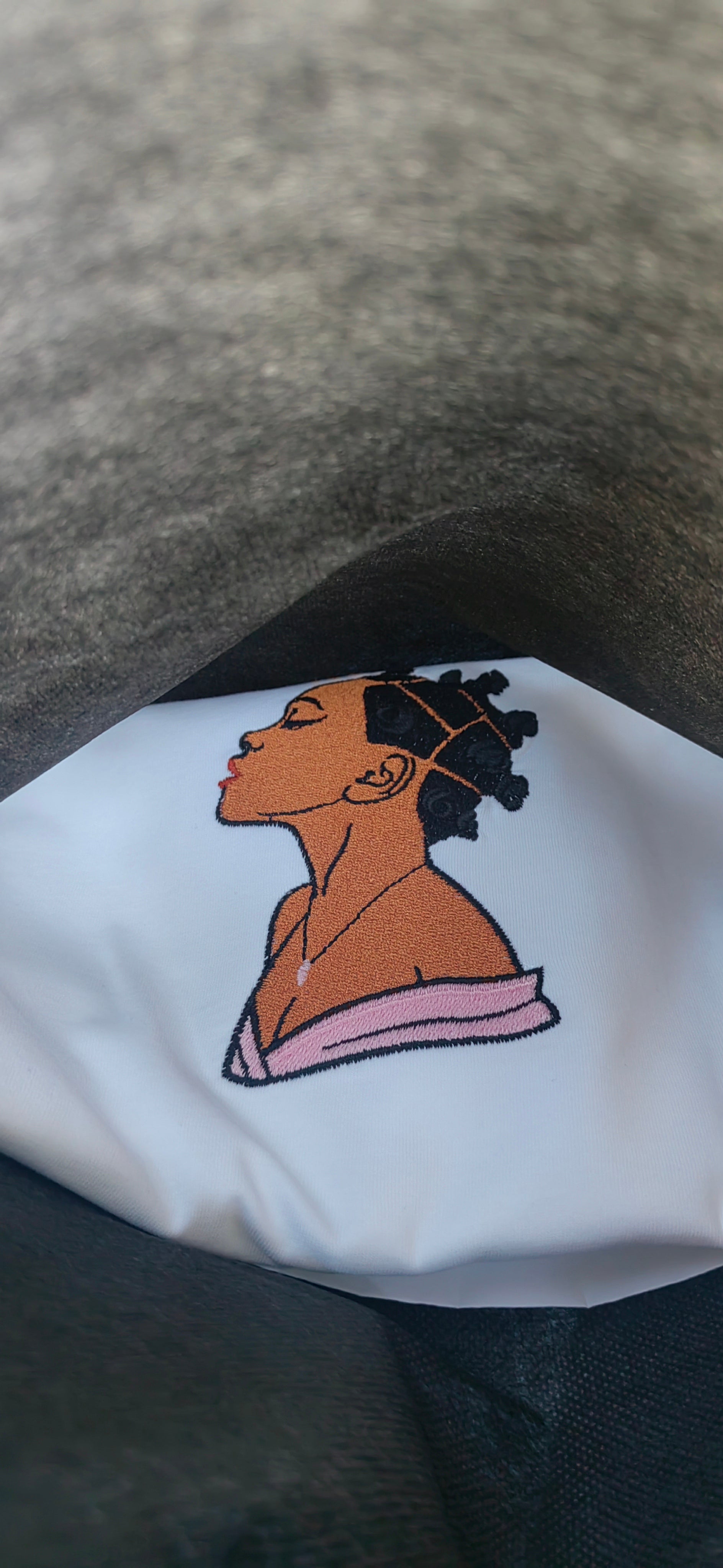 Custi Embroidered Bantu Knots T-shirt